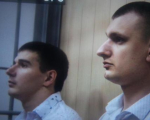 Суд оставил экс-&quot;беркутовцев&quot; Зинченко и Аброськина под стражей еще на два месяца