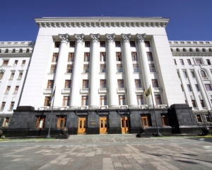 В АП говорят, что Рада может принять изменения в Конституцию осенью