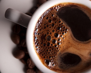 Учені розрахували, скільки кави корисно пити людям похилого віку