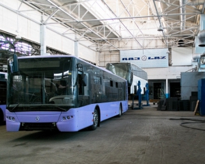 З Львівського автобусного заводу вивозять майно