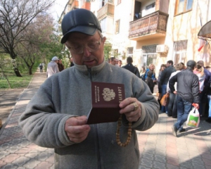 Російські паспорти на Донбасі не роздаватимуть - Снєгирьов