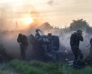 Бойовики вночі обстріляли з мінометів Ленінське і Майорськ, з танків накрили Опитне