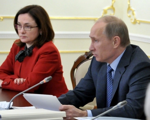 После падения рубля Путин похвалил главу центробанка за стабильность