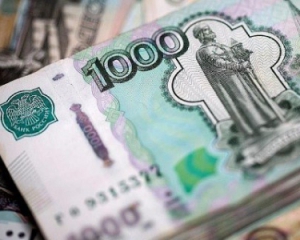 Вслед за нефтью упал российский рубль