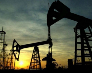 Нефть возобновила падение: Brent торгуется ниже $50