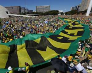 В Бразилии происходят массовые протесты с требованием импичмента президента
