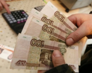Рубль стремительно дешевеет: пробито две психологические отметки