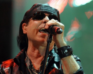 Scorpions відмовилися виступати в Севастополі та назвали його "сумнівною територією"