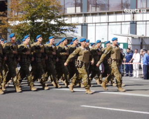 Как украинские военные маршировали по Крещатику