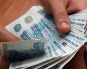 В Москве появились очереди к валютным обменникам