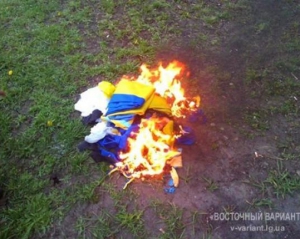 Зловмисників, що палили українські прапори у Краматорську, можуть посадити на 4 роки