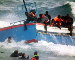 У берегов Ливии перекинулись лодки с мигрантами: сотни пропавших