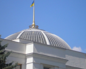 Сейчас три парламентских фракции работают на рейтинг- Таран
