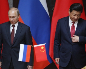 Китай штовхає Росію у ще глибшу кризу - Bloomberg
