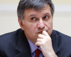 Выступления Авакова будут переводить на украинский язык