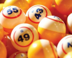 Почему лотерейные шары достают из барабана в перчатках