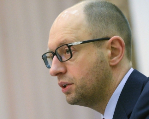 Яценюк поручил усилить контроль за движениями российских самолетов в Сирию