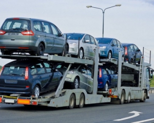 В Украине отменили спецпошлины на импорт авто