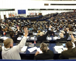У Європарламенті домовилися розселити 120 тисяч біженців