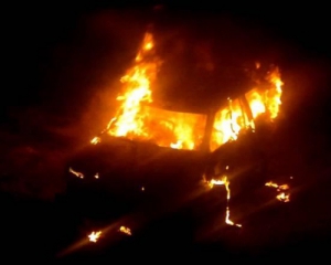 На Херсонщині очільнику &quot;Правого сектора&quot; спалили автомобіль