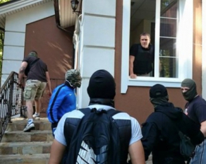 Добкин вывезет свою семью из Украины