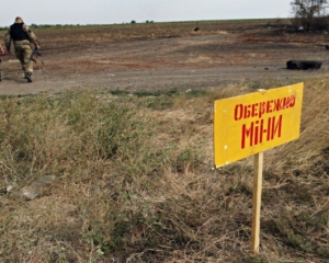 Двое военных подорвались на растяжке возле Марьинки