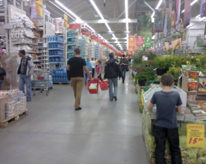 Как супермаркеты превращают украинцев на продуктовых шопоголиков