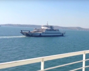 У Керченській протоці пором сів на мілину