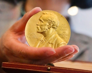 В Швеции вручили Нобелевскую премию по физике