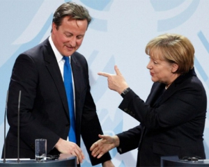 Кэмерон и Меркель: Санкции против РФ будут продолжены