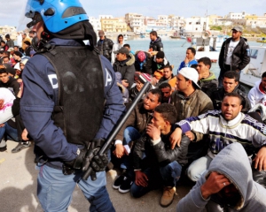 Совбез ООН разрешил арестовывать перевозчиков мигрантов