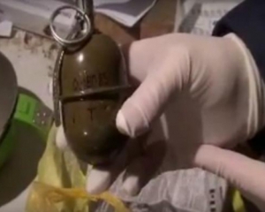 В орендованій квартирі у Рівному знайшли гранату і бурштину на 2 млн грн