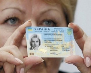 З нового року в Україні паспорти замінять ID-картками