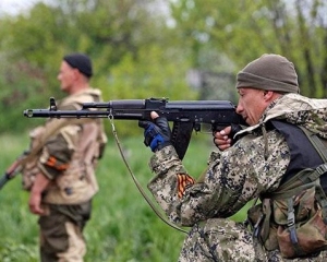 Бойовики обстріляли Піски, поранили українського військового