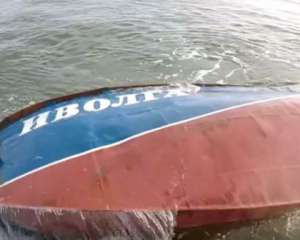 На затонувшем катере могло быть еще 8 человек - Зубко