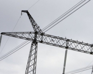 Невідомі підірвали електроопори, які подають електрику в Крим