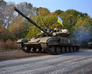 Украина завершила отвод танков в зоне АТО