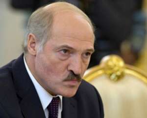 Лукашенко раптово розкритикував Алексієвіч