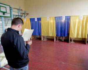 В Черкассах часть избирательных участков открылась с опозданием