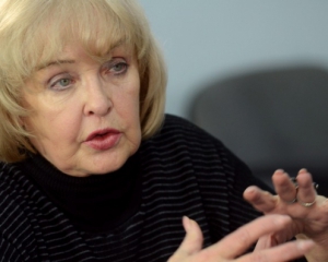 Роговцева рассказала, как Янукович пытался с ней выпить