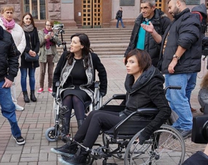 Карпа и Витвицкая показали, как в Киеве живут маломобильные люди