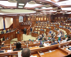 Парламент Молдови відправив уряд у відставку