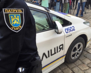 У Львові звільнили двох поліцейських за п&#039;яну бійку
