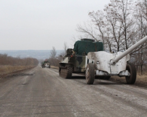 На Донецькому напрямку почалось відведення українських артсистем