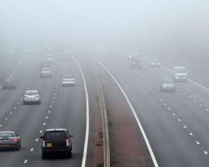 Сотни авиарейсов отменены из-за рекордного тумана в Великобритании