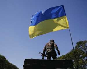 Один воїн загинув і шестеро були поранені у неділю на Донбасі - АП