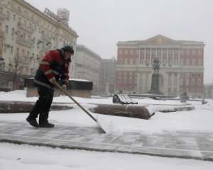 Ночью Москву засыпало снегом