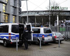 Біля стадіону в Німеччині виявили автомобіль &quot;швидкої&quot;, начинений вибухівкою