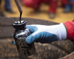 Цена нефти Brent упала ниже $44 за баррель