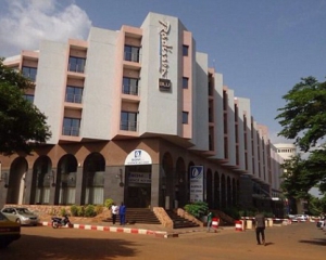 Озброєний напад у Малі: невідомі захопили близько 170 відвідувачів готелю